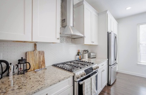 Mount Auburn House | New, Luxury 3B+Rooftop & Garage - 5 min to UC Hospital, Downtown