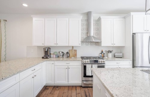 Mount Auburn House | New, Luxury 3B+Rooftop & Garage - 5 min to UC Hospital, Downtown