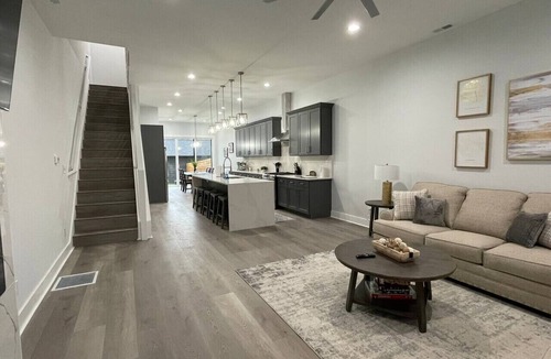 Fall Creek Place House | New Luxury 4BR/5BA Downtown Indianapolis