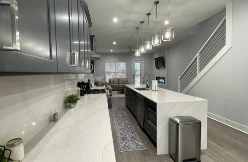 Fall Creek Place House | New Luxury 4BR/5BA Downtown Indianapolis