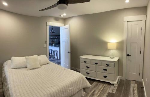 Bangor House | New Modern 3 br 2 bth Walking Trails shopping