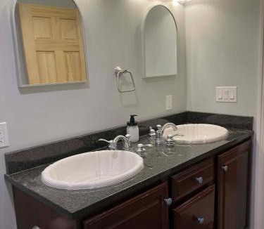 Brunswick Apartment | New Modern Townhouse by Bowdoin College & DT Unit 1