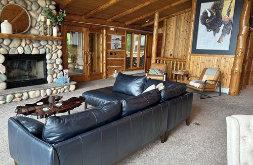 Hayward House | New! Overlook at Round Lake