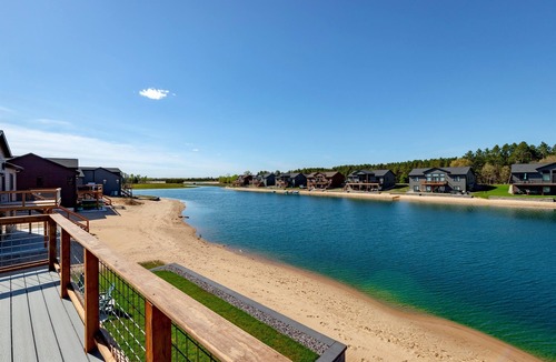 New Lisbon House | *NEW*Private Chef-Family Friendly-Beach-Arcade Games-WI Dells