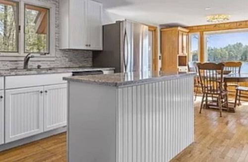 Raymond House | NEW Private Secluded Waterfront House on Quiet Lake
