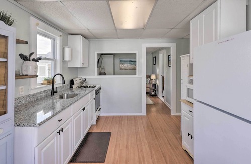 Hampton Villa | NEW! Quaint Hampton Villa - Walk to Beach & Dining