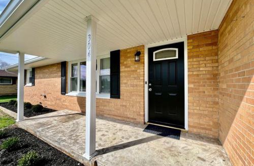 Trenton House | New remodel exquisite master suite Trenton, Ohio