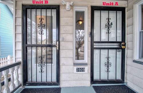 Old Brooklyn Apartment | New Remodeled Morden 2 bedroom + Den home in Old Brooklyn