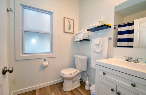 Old Brooklyn Apartment | New Remodeled Morden 2 bedroom + Den home in Old Brooklyn