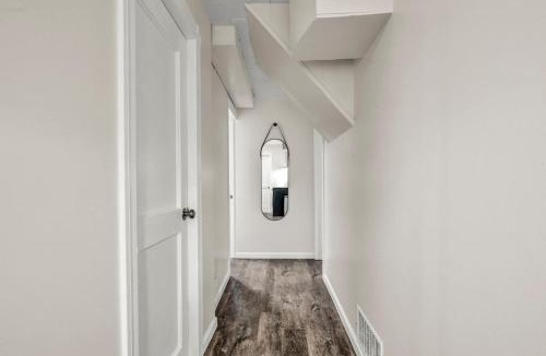Berea House | NEW Renovated Near CLE - King Bed, Metropark & Firepit