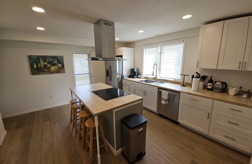 Delavan Lake House | New Renovation: 5BR Lake Delavan Retreat, Fire Pit, Huge Yard, Lake Access