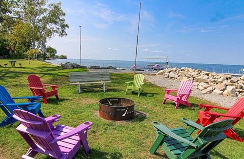 Sturgeon Bay Cabin | NEW RENOVATION | Lakefront | Dock | HotTub | Fish!