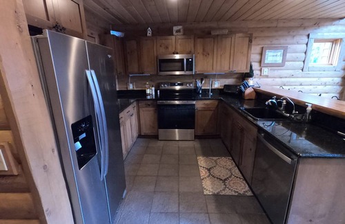 Boyne City Cabin | New Rental -VENETIAN FESTIVAL SPECIAL - Boyne Mountain Cabin 4-bed, sleeps 9-11