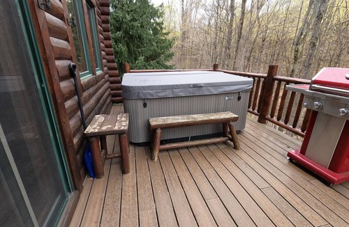 Boyne City Cabin | New Rental -VENETIAN FESTIVAL SPECIAL - Boyne Mountain Cabin 4-bed, sleeps 9-11
