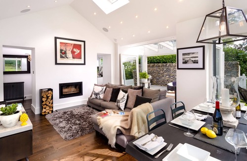 Bowland Bridge House | NEW - River Barn - 5 Star - Luxury Riverside Retreat