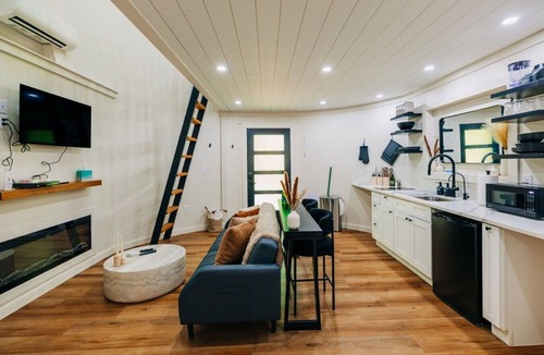 Saint Helens Cabin | NEW Romantic Silo Cabin | Outdoor Shower | Hot Tub