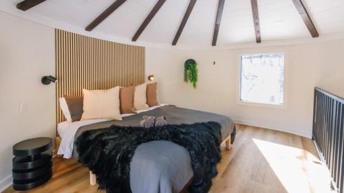 Saint Helens House | NEW Romantic Silo w Hot Tub and Outdoor Shower
