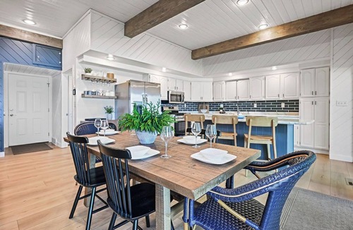 Lake Tomahawk House | NEW Sand Beach Kayaks, Canoe, Toys King Beds