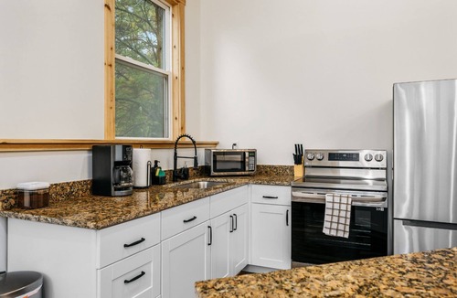 Mayfield Condo | New! Spider Lake| Hot Tub| Sauna| Beach| No Bunks|