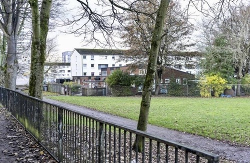 Maryhill Apartment | New! Stunning 1 bed apartment with private balcony in West end area