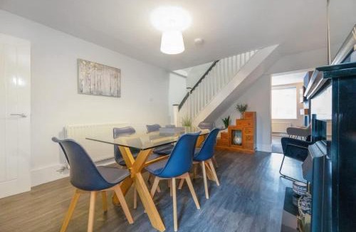North Bitchburn House | NEW! Stunning 2-Bed Home by Stay With Us, Ideal for Families, Sleeps 4!