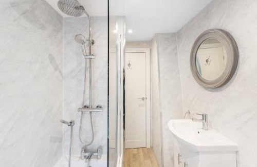 North Bitchburn House | NEW! Stunning 2-Bed Home by Stay With Us, Ideal for Families, Sleeps 4!