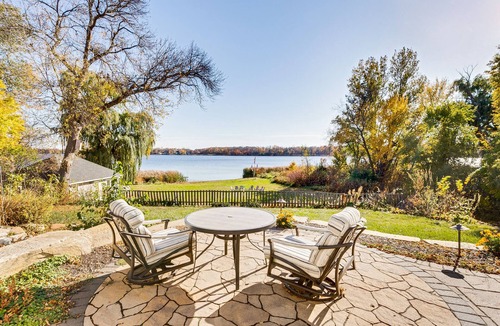 Greenfield House | NEW! Stunning Lakeside Getaway, AC + WiFi