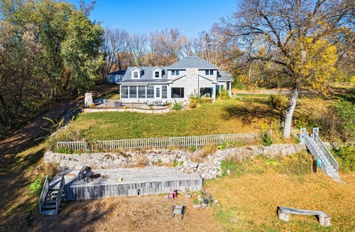 Greenfield House | NEW! Stunning Lakeside Getaway, AC + WiFi