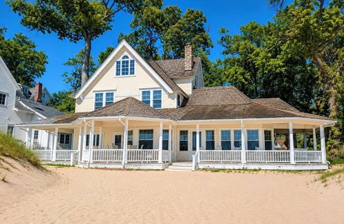 Frankfort House | NEW! The Frankfort Beach House - Spectacular Lakefront Home on Frankfort Beach and Lake Michigan!