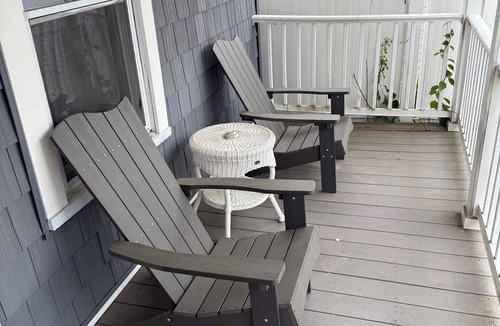 Hampton Cottage | New to VRBO! Cute 2 bedroom cottage just steps from the beach!