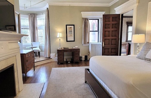 Summit - University Hotel | New Victorian Mansion Bed & Breakfast