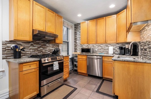 Italian Village House | *NEW* Walk 2 Short North | Hot Tub | Easy Parking