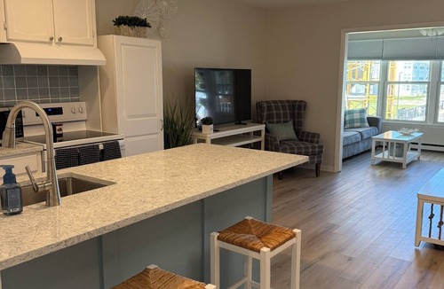 Port Clinton Condo | NEW Waterfront Condo-Beach, Pool, Hot Tub, Jet Exp