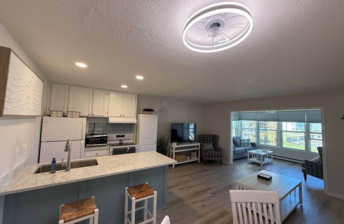 Port Clinton Condo | NEW Waterfront Condo-Beach, Pool, Hot Tub, Jet Exp