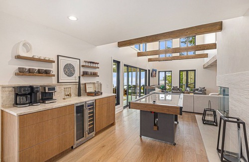 Traverse City House | 🌅 NEW! Waterfront Retreat on West Bay – Hot Tub, Games & Zen Den ➠ 7345