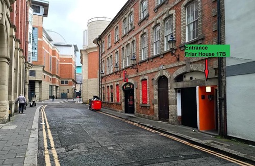 Newcastle-upon-Tyne Apartment | Newcastle City Centre - 2 Bedroom Apartment Near Train Station