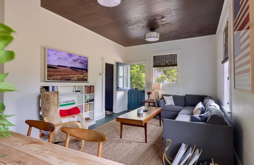 Leland House | NEWJust Renovated Cottage Gem Leland Walk2town & beaches Chic cottage Modern