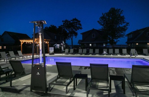 Nisswa House | NEWLY BUILT:4 BD Woodsmoke Cabin Retreat w/Rooftop Lake Views, Sleeps 10+