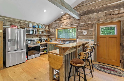 Fish Creek Cabin | Newly constructed log cabin: Gibraltar Getaway