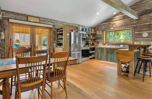Fish Creek Cabin | Newly constructed log cabin: Gibraltar Getaway