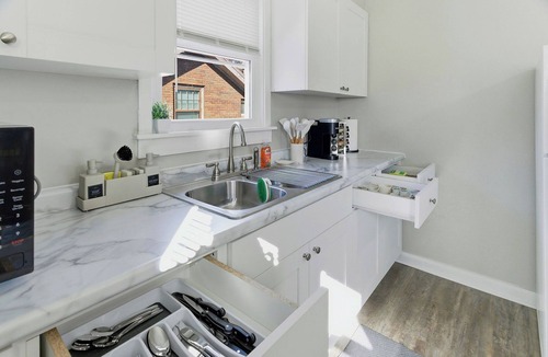 Toledo House | Newly furnished - Free Parking