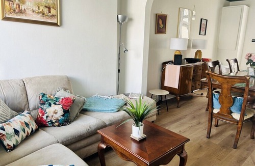 Sunderland House | Newly Refreshed Cottage | New King Bed | Free Parking | WiFi