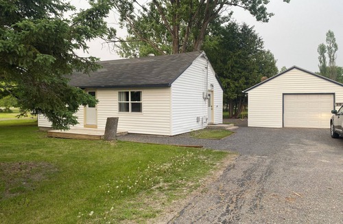 International Falls House | Newly remodeled 2-bedroom house in charming International Falls with AC, WiFi