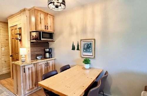 Lutsen Condo | Newly Remodeled Elite End Unit~Private Bedroom+Loft~Ski-In&Ski-Out~Pools~View