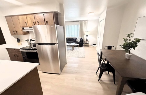 Lansing Apartment | Newly Remodeled + Modern + 1 Bed/1 Bath Near Airport