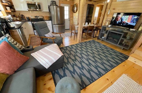 Winthrop Cabin | Newly Remodeled Waterfront Cabin