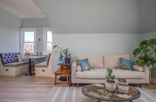 St. Louis Apartment | Newly remodeled, well-equipped 3 bed/2 bath in a historical neighborhood.
