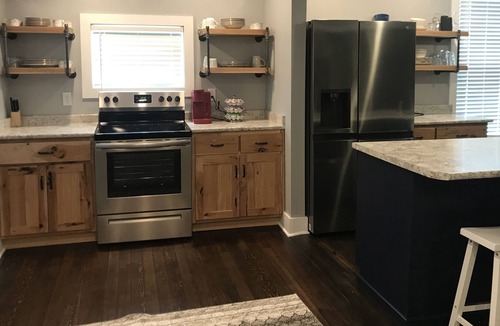 Avilla House | Newly Remolded Cute and clean Home on Main Street