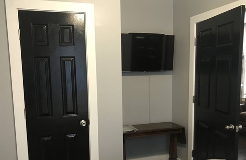 Avilla House | Newly Remolded Cute and clean Home on Main Street