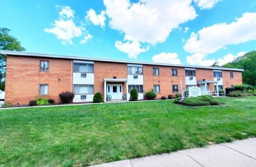 Garfield Heights Apartment | Newly Renovated ~ Modern ~ 5 Star First Floor Unit